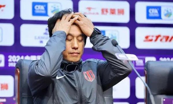 如何看待成都蓉城主帅炮轰俱乐部高层
 7月16、17日，成都蓉城主帅徐正源及其妻