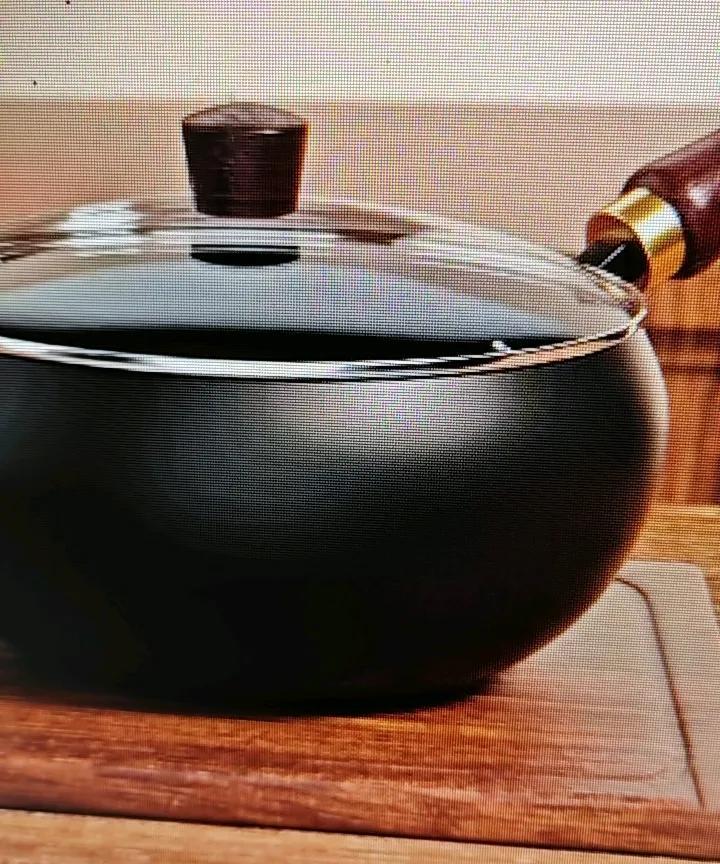 现在全网都在卖章丘大肚铁锅。为什么这么多年没有制造大肚铁锅，现在就火了呢？多了个