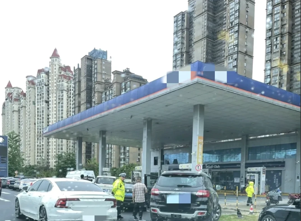 已报警
以后加油只认准中石化、中石油！
因为贪便宜，一直在这家加油站加油。
加油