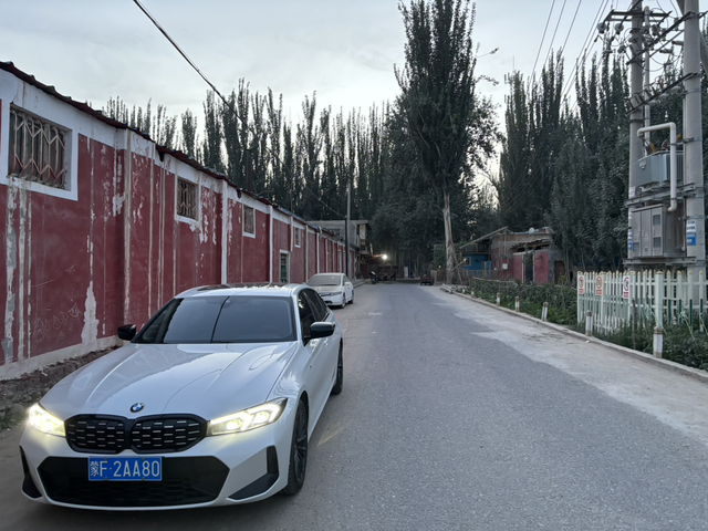 高速晃动像开船一样
结果是轮毂变形了
今天保养，检查，4个轮毂有三个变形。4儿子