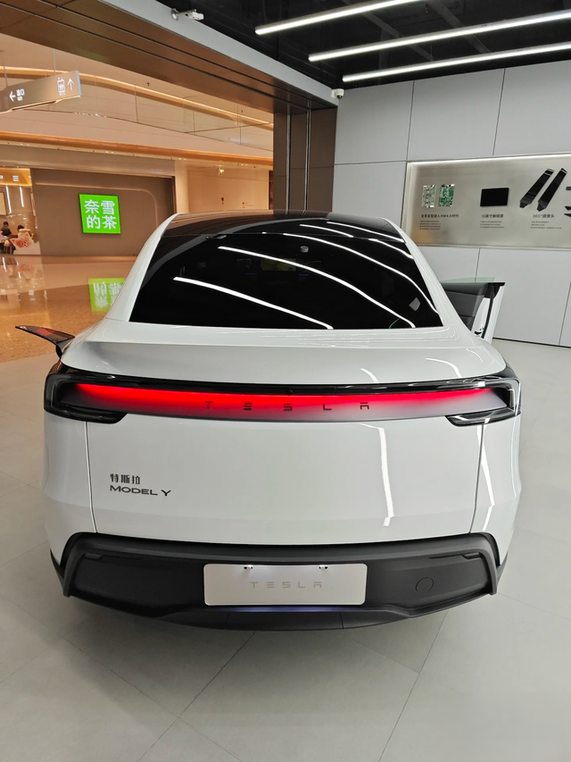 Y长续+FSDvsP74驱，怎么选
一个贵10万，买个FSD然后转新车上，可以省