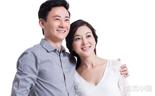 我的百万周年礼物，总裁老婆却给了男助理，我反手让她公司跌停