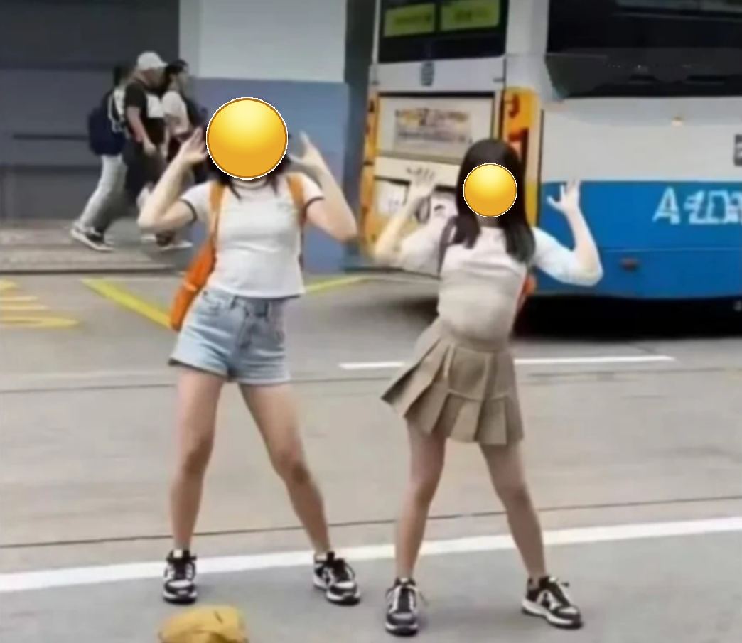 在澳门，行人不守规矩被车撞了，不光得不到任何赔偿，还要赔偿车辆的损失。
内地两名
