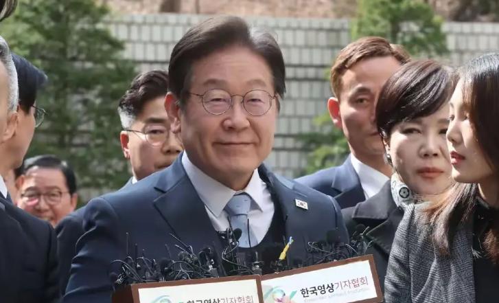 #李在明全力参选韩国总统# 4月9日，韩国最大在野党党首李在明宣布辞去党首职务，