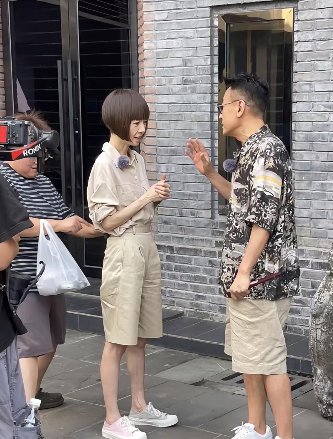 陈鲁豫几十年没变过！
你们发现没有，主持人陈鲁豫的发型，几十年没有变过！
从我记
