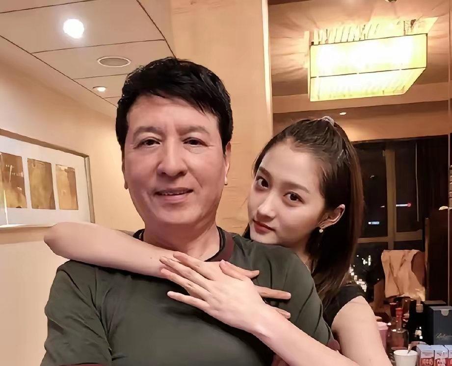 鹿晗给所有恋爱中的男生提了个醒
找对象可以找漂亮的，
也可以找家境好的，
但千万
