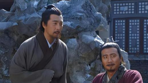 刘伯温路过武侯祠，留 14 字 “羞辱” 诸葛亮，却被12字回敬惊到下跪