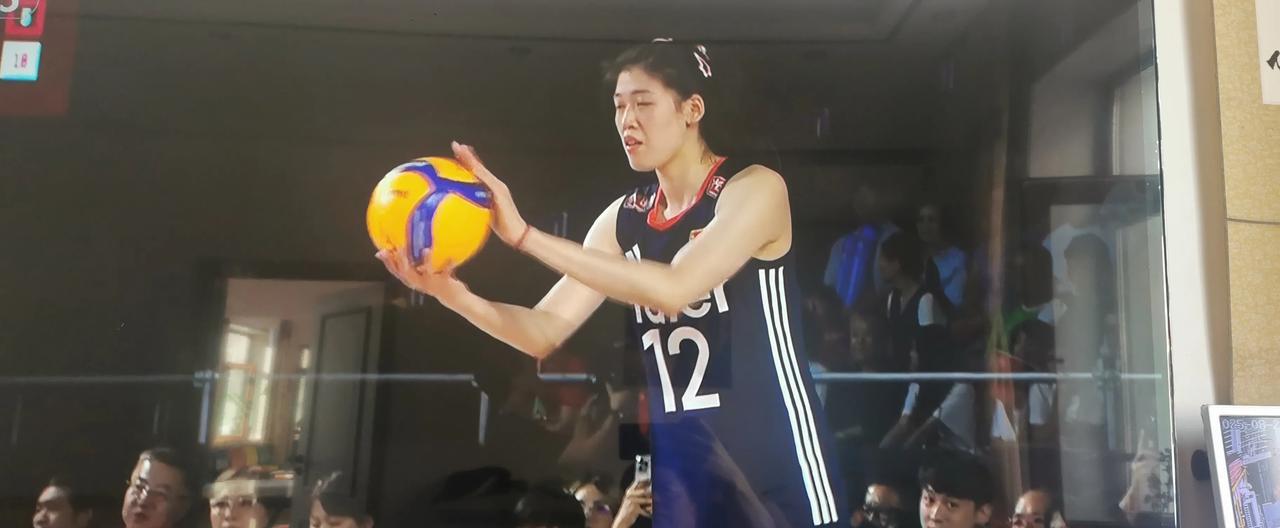 中国女排战胜哥伦比亚，李莹盈先发登场，庄宇珊得分最高
李莹盈上一场只得一分，但是