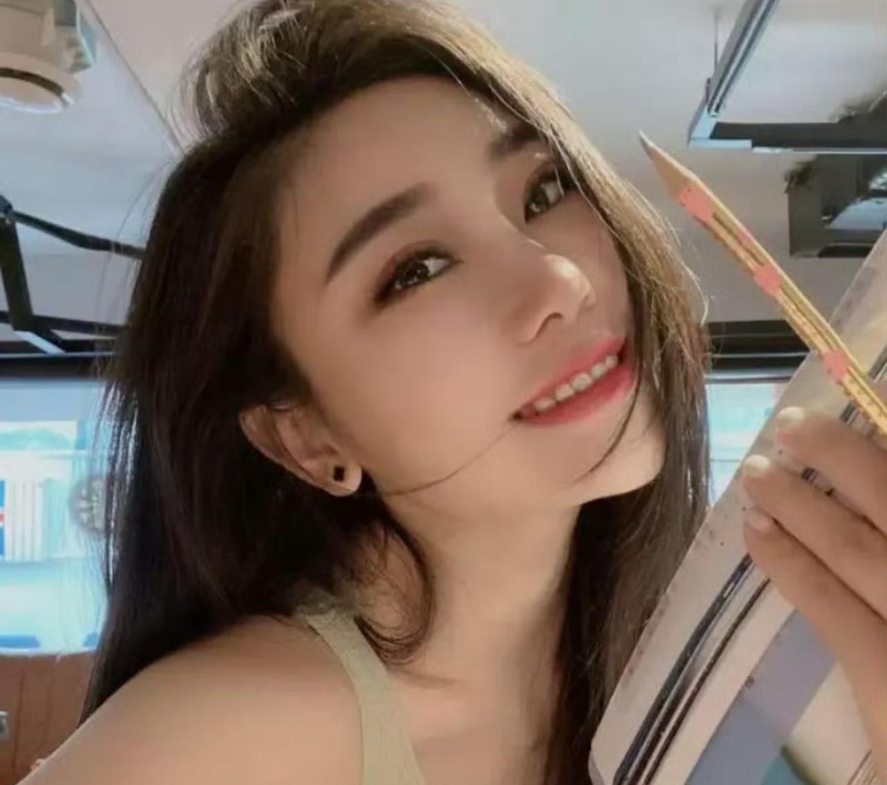 35岁女骑手殒命高速，这些细节太痛心！
“最美女骑”祈铄然（网名骑哈雷的小姨），