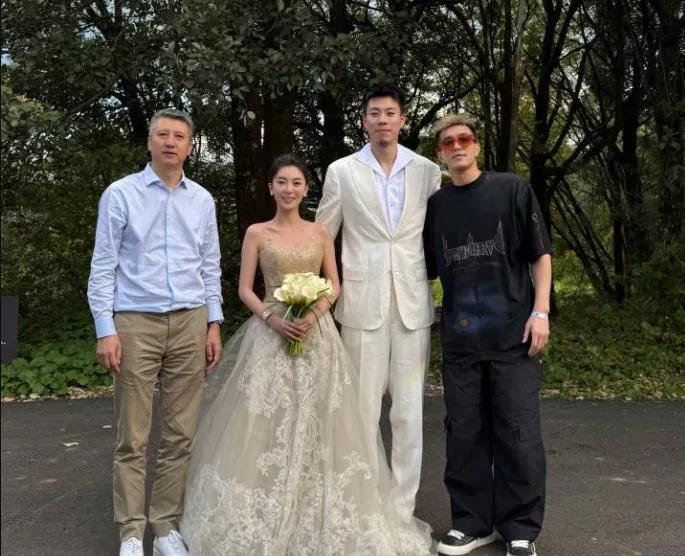 张镇麟可太低调了，
张镇麟最近完成了终身大事结婚，
这次婚礼并没有大张旗鼓的操办