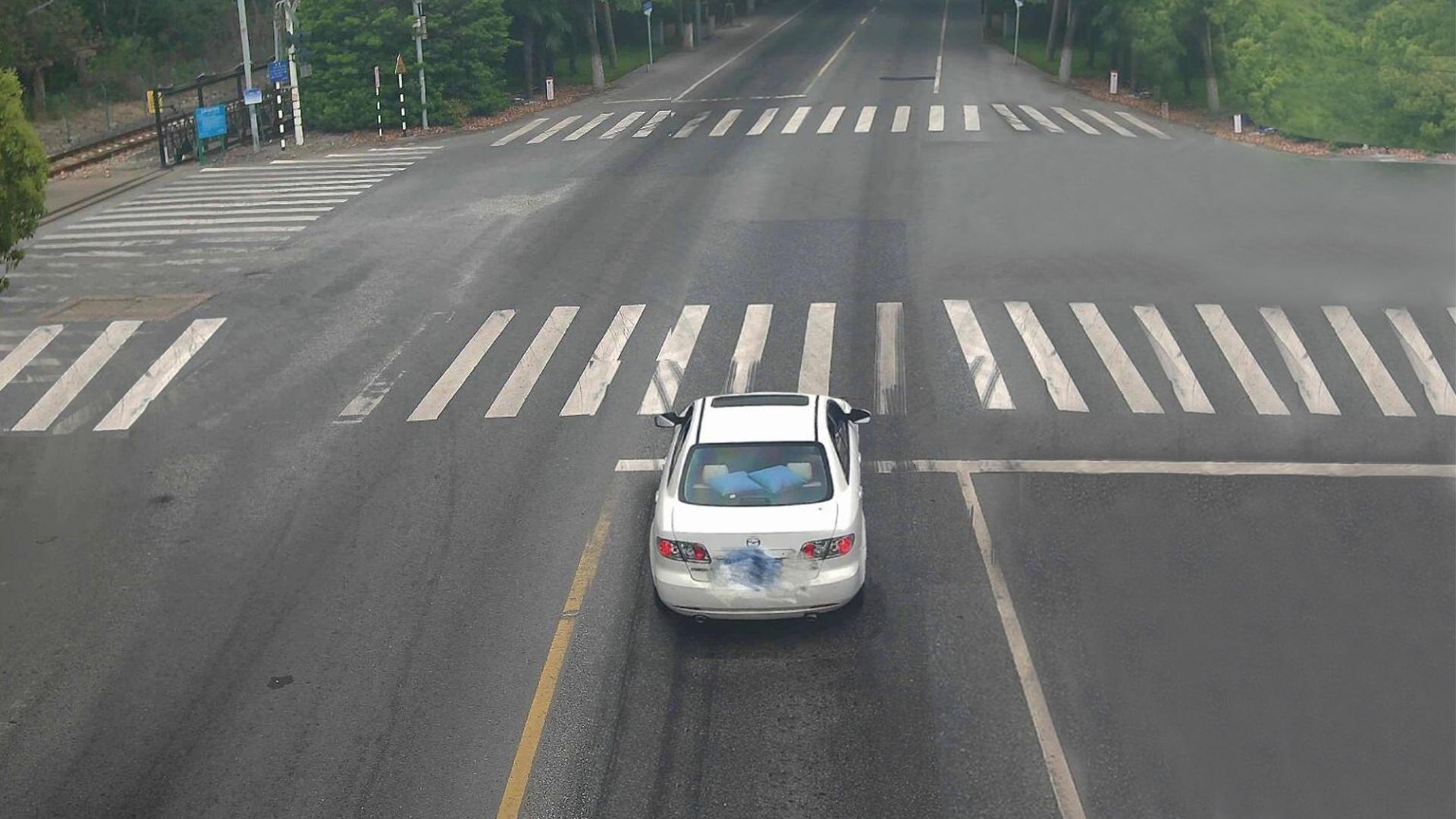 到路口真的需要踩一脚刹车吗？有多少人这么做了?