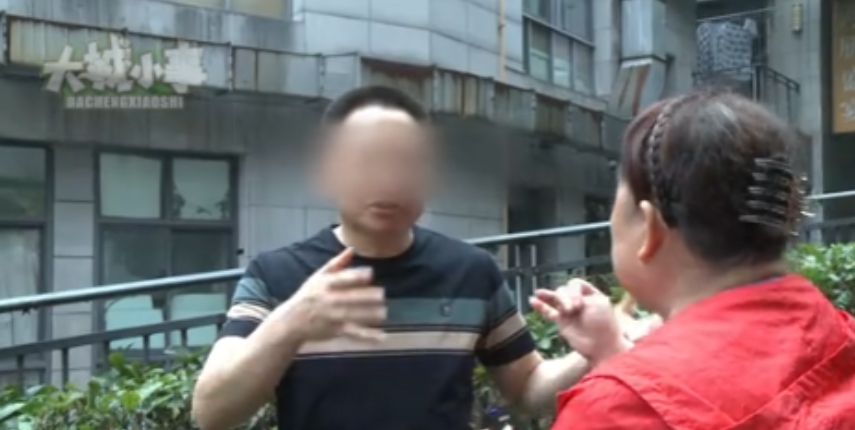 都是钱闹的！重庆，一87大爷手握积蓄60多万，由孩子们轮流照顾后，女儿要老人每个