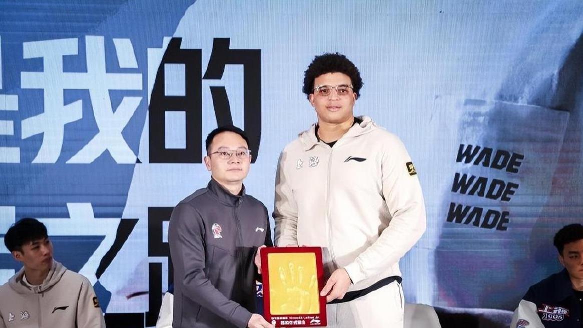 洛夫顿签约李宁获大合同，上海计划归化强援