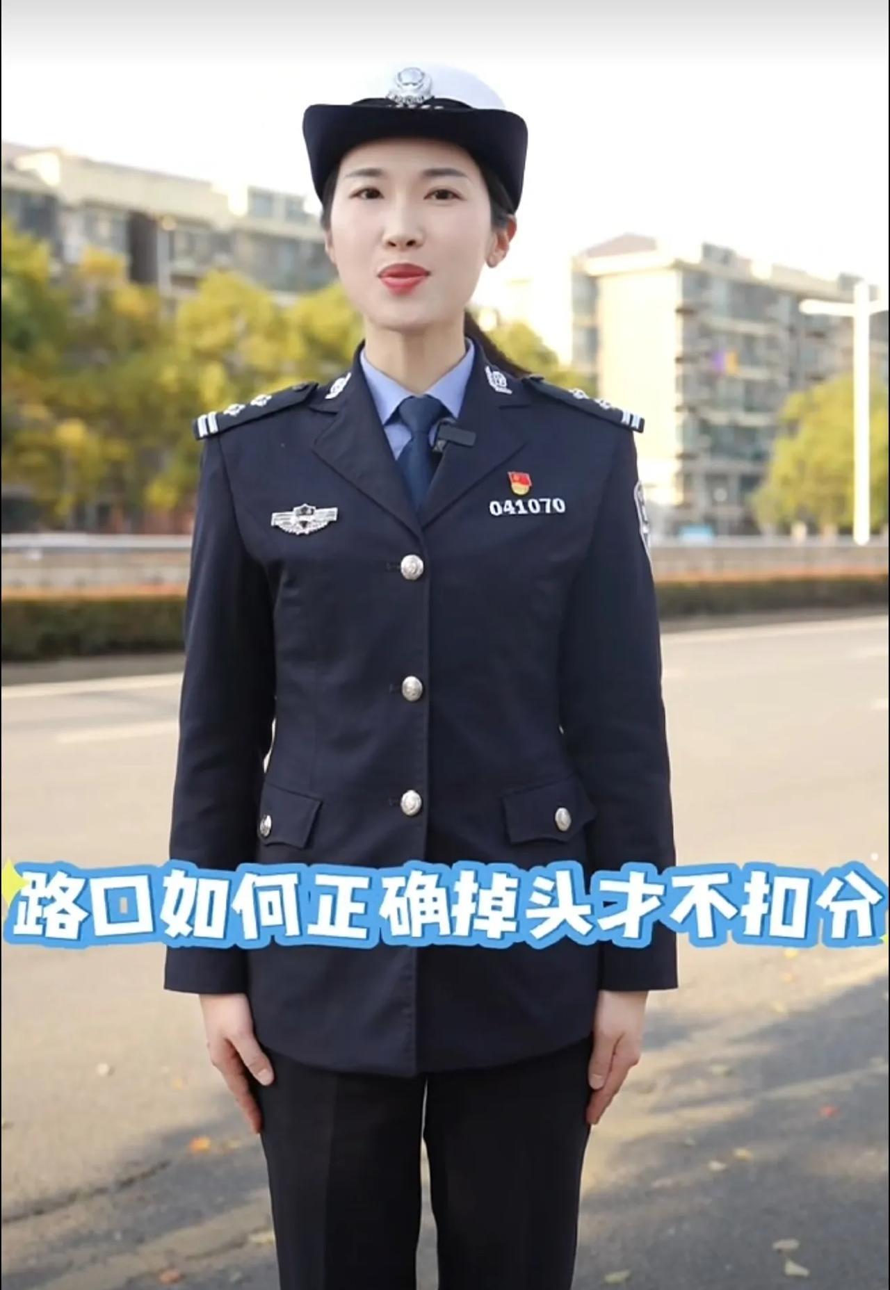 车辆在路口如何掉头#小方警官来啦#交通安全