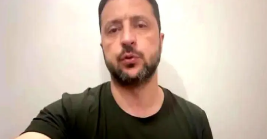 泽连斯基全网视频讲话仍然透露出了强硬立场，但也透露了一个信号。

哈尔科夫白天刚