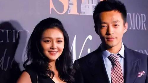 汪小菲晒与儿女同住 被吐槽头秃 玥儿穿衣风格像马筱梅 儿子爱照镜子