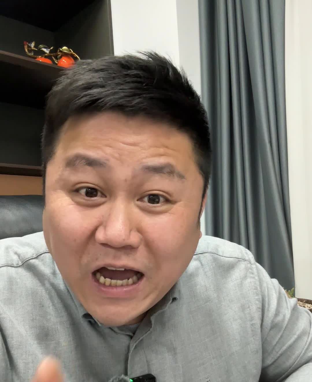 兆瓦充电，1秒2公里。
5分钟充电407公里，油车加油也就这个速度了。比亚迪发