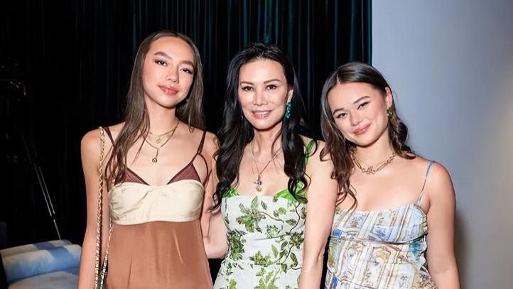 “女性之光，不是借来的萤火，而是自燃的星辰”