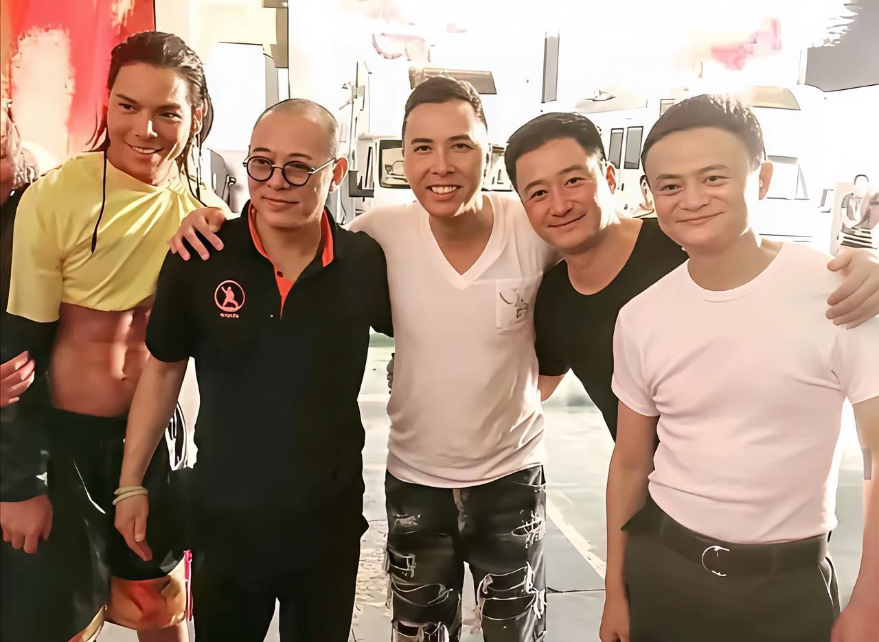 这几位都是武术爱好者，李连杰、甄子丹、吴京、向佐更是有真功夫，但在电影中马云才是
