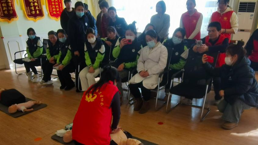 急救培训进辰知幼儿园 西安市心连心志愿者筑牢校园安全防线