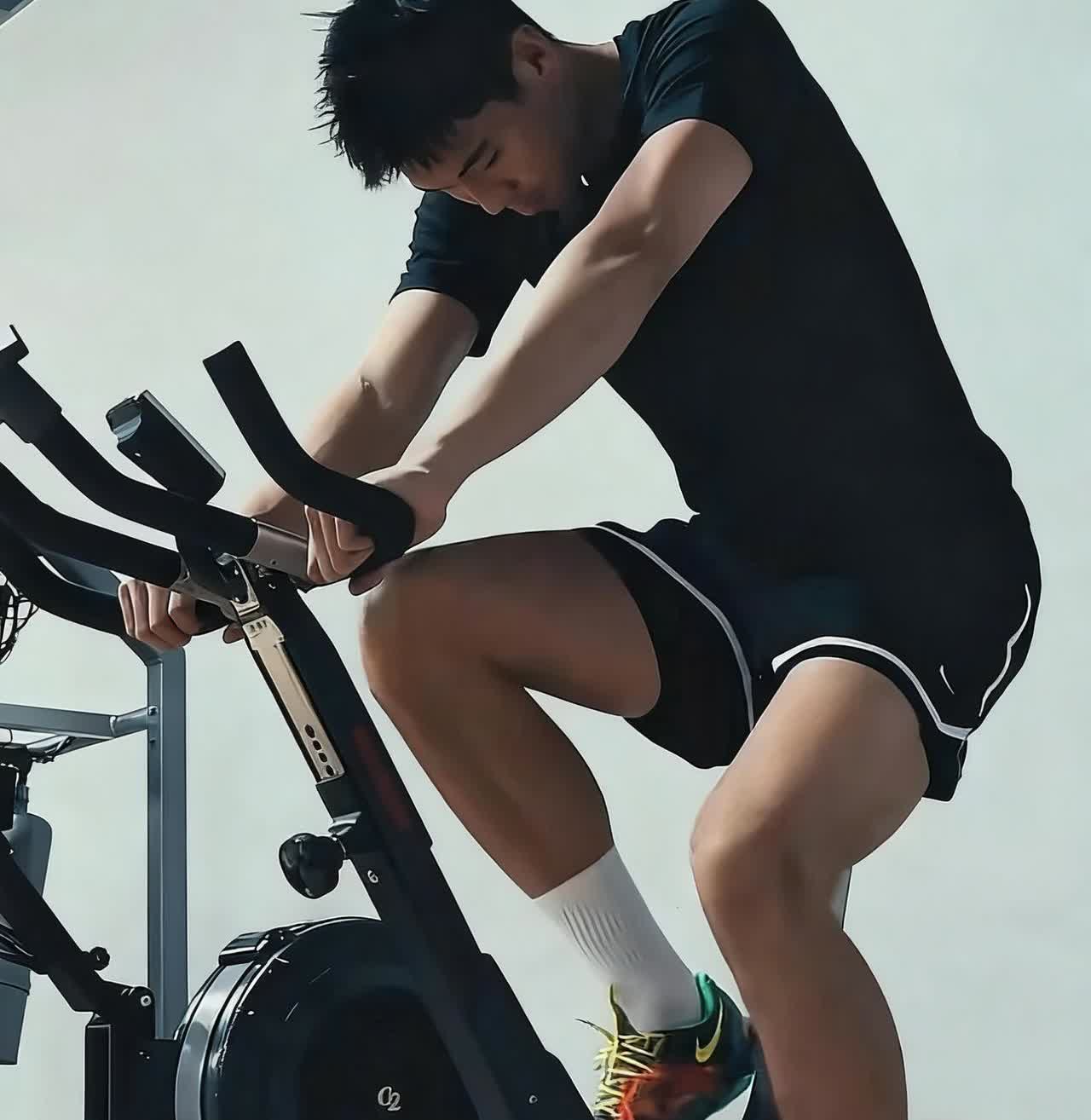 最新！崔永熙在广东训练图暴出！

9月9日，崔永熙到了广东宏远篮球俱乐部报到