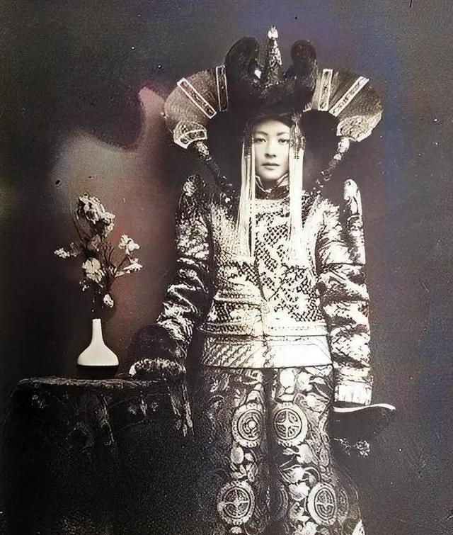 1938年5月，斯大林下令处决了外蒙古的末代皇后格嫩皮勒。在面临死亡的时刻，格嫩