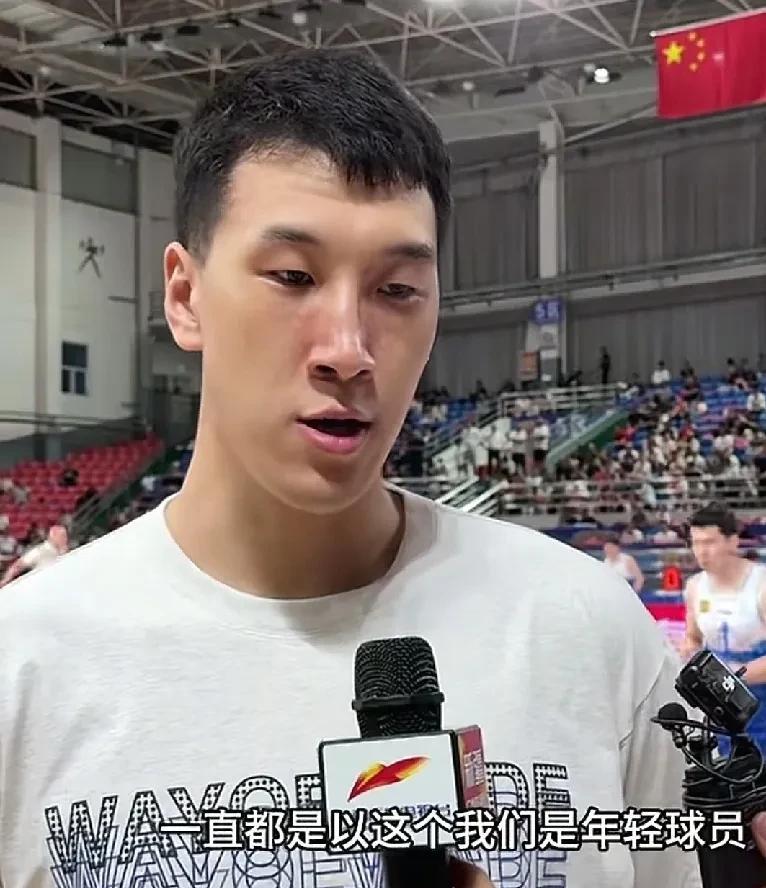 杜润旺夸奖杜锋！
广东男篮大胜青岛男篮后，杜润旺在赛后采诗表示：杜锋是非常优秀的