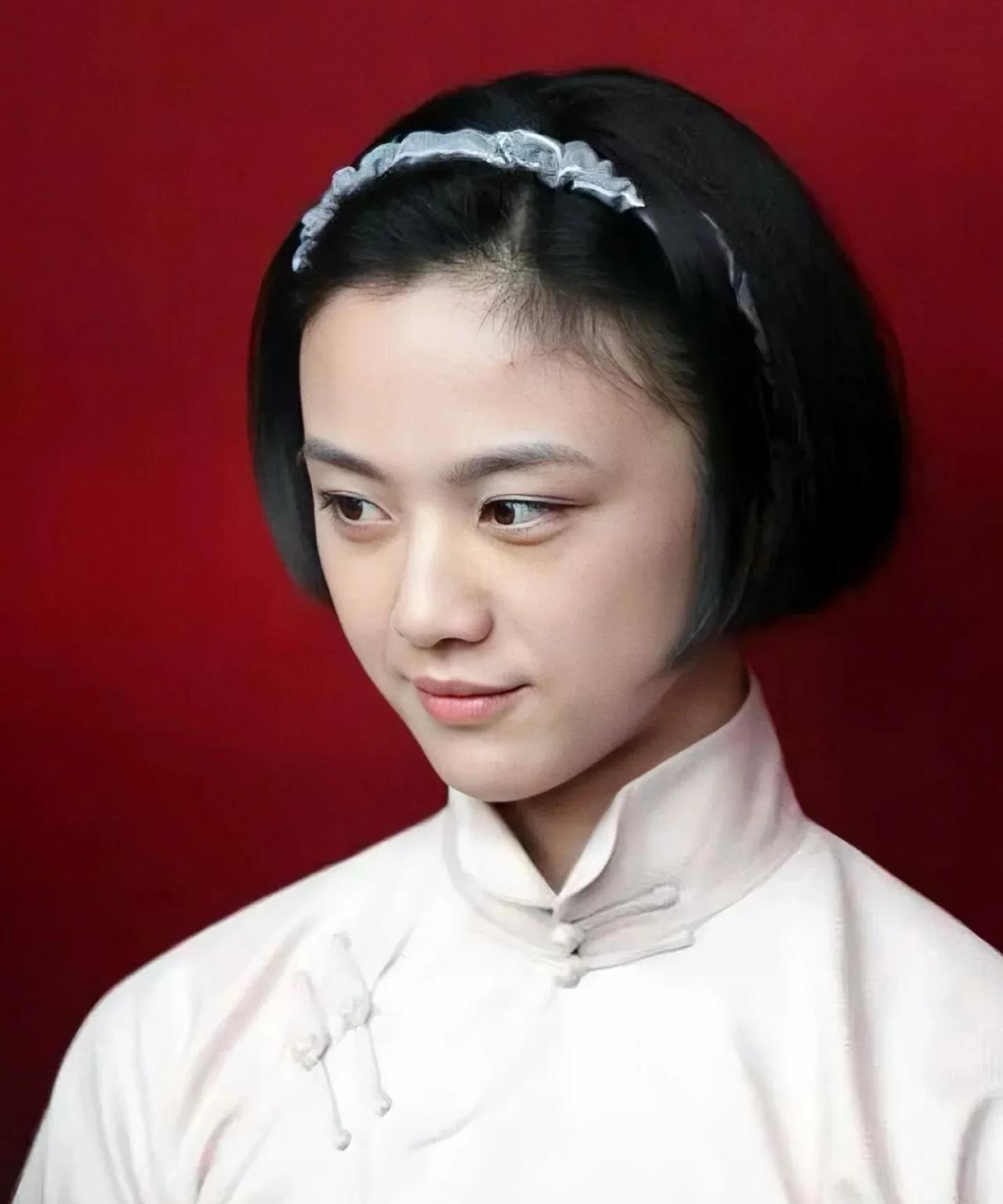 第一次见短发的汤唯，气质也挺好的。#短发照#