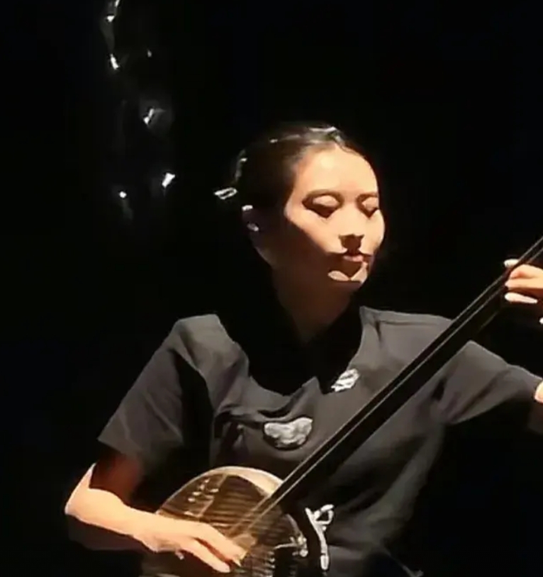 这次你是躲不掉了，徐翌婷，山东胶东大嫚，刀郎团队的中阮，三弦演奏家，前期所有演唱