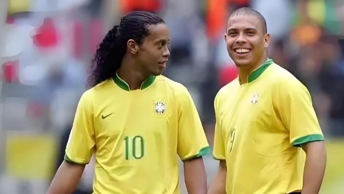 4届世界杯2冠8球！大罗靠统治力封神，小罗3年巅峰毁于自律！