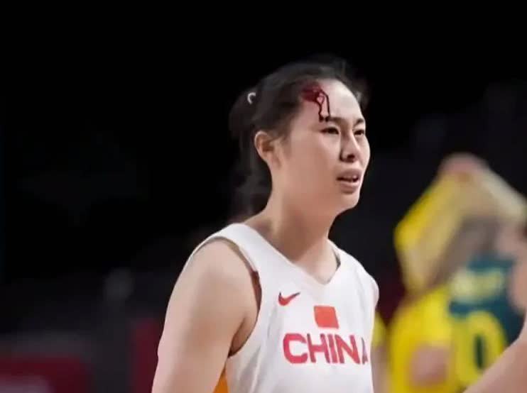 你敢信？一个替补球员，场均只有10多分钟出场时间，在女篮亚洲杯上MVP评选前三名