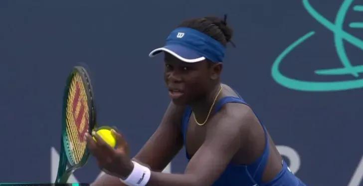 伤病对于郑钦文的影响有多大？郑钦文因伤退赛的WTA500赛今天结束了一场首轮的争