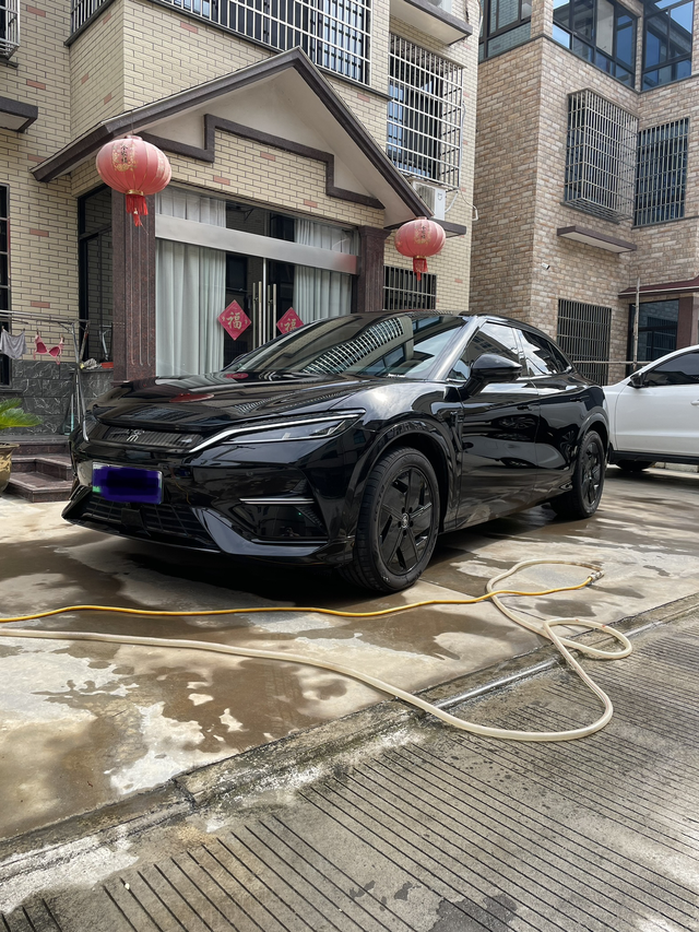 储物绝对够用
我是一个不喜欢车上放很多东西的人，所以储物对于我来说，几乎没啥影响