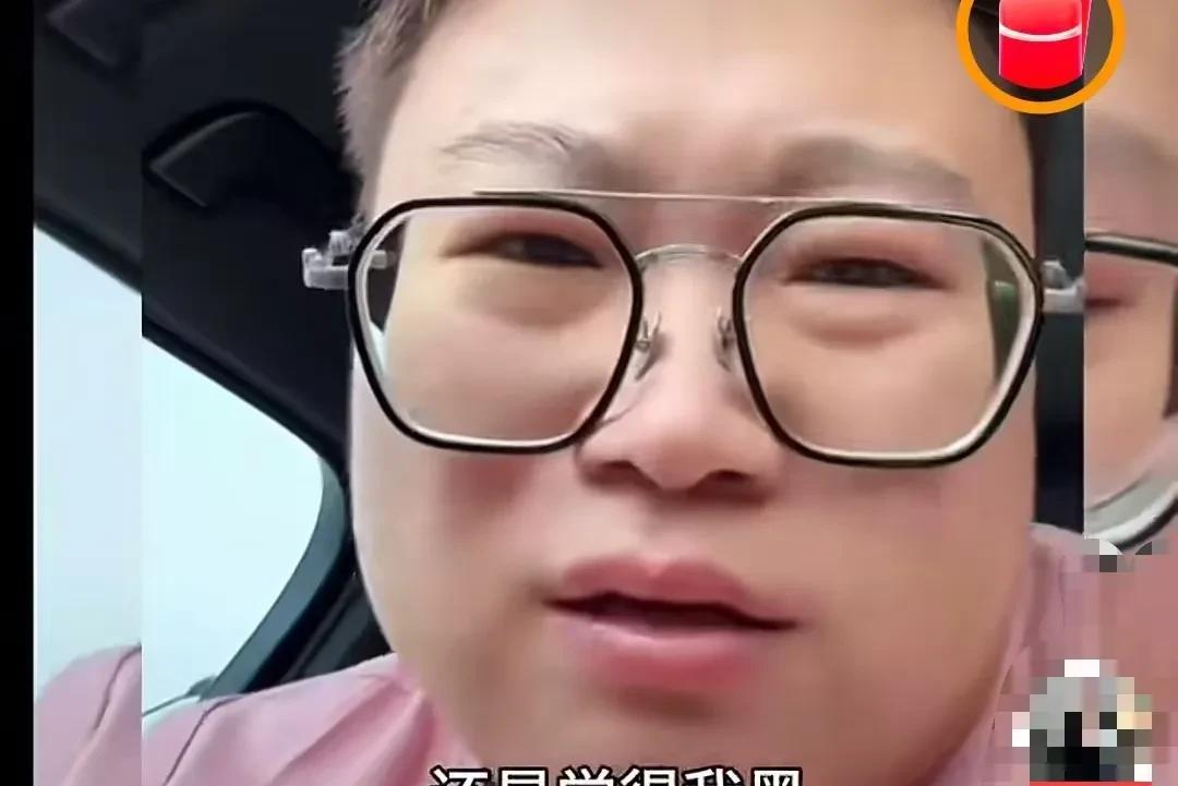 洞洞伤透心了
       洞洞直播说，三剑客分开走一个人，剩下的两个人都想自己
