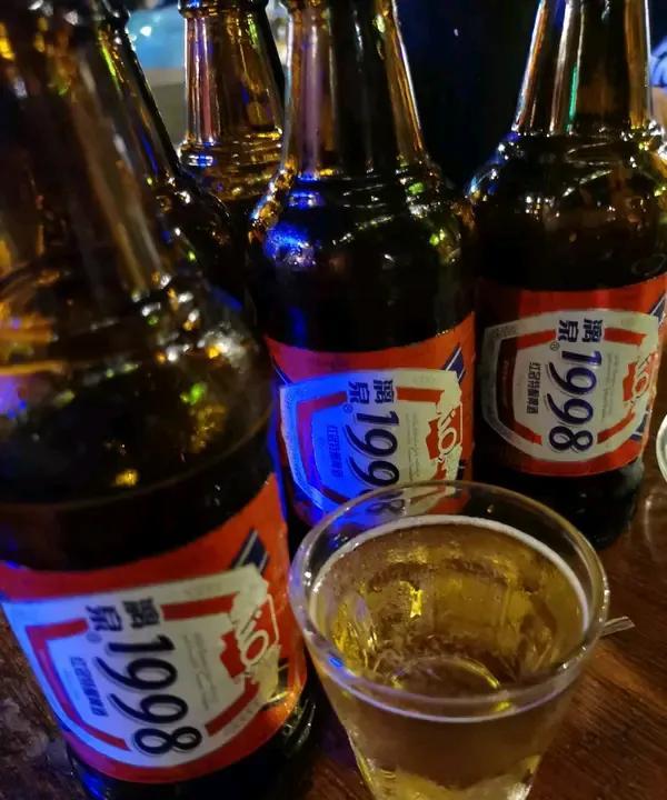 国家的戒酒令是防止干部腐化堕落敲响警钟[爆竹]酒局、酒宴是干部腐化堕落的源泉，如