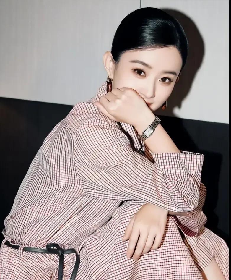 #赵丽颖印象探讨#
个人感觉，赵丽颖她的相貌其实非常的讨喜，尤其在内娱，属于那种