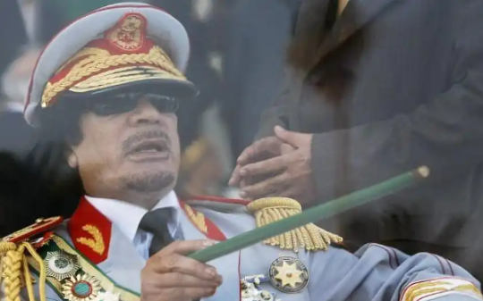 利比亚的“土皇帝”卡扎菲，如何用40年时间，把五常得罪了一遍，被五马分尸…