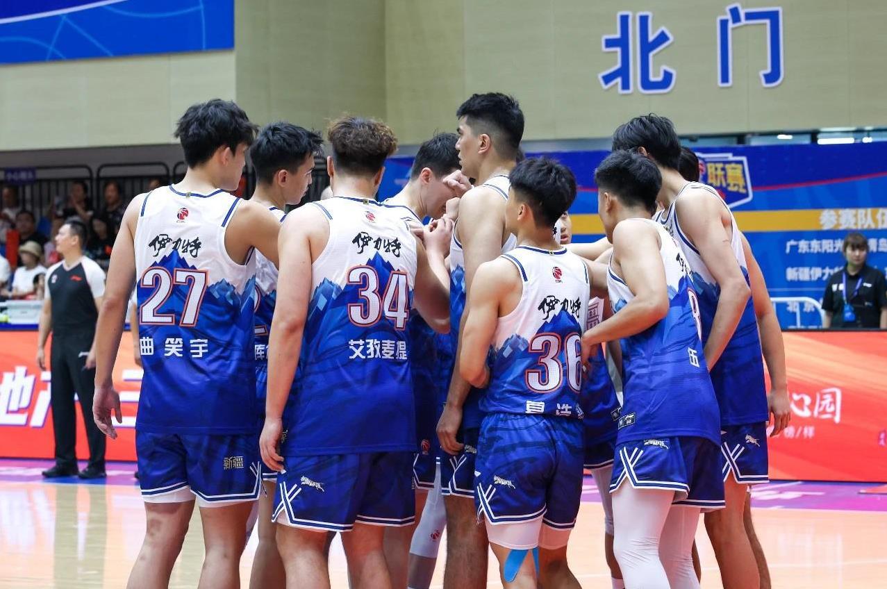 新疆男篮参与夏季联赛，这一锻炼磨合之举极具意义。俱乐部于运筹帷幄间布局，而刘炜则