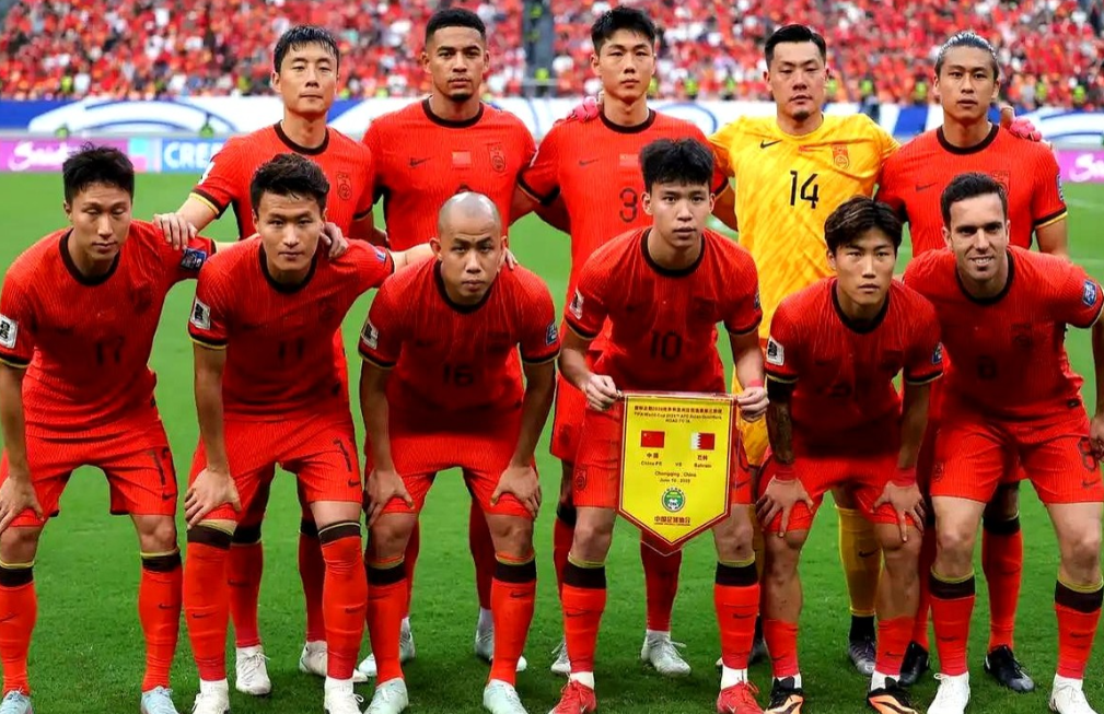 和巴林踢成1-0，国足又交了份“勉强及格”的答卷，由小组倒数第一变成了倒数第二
