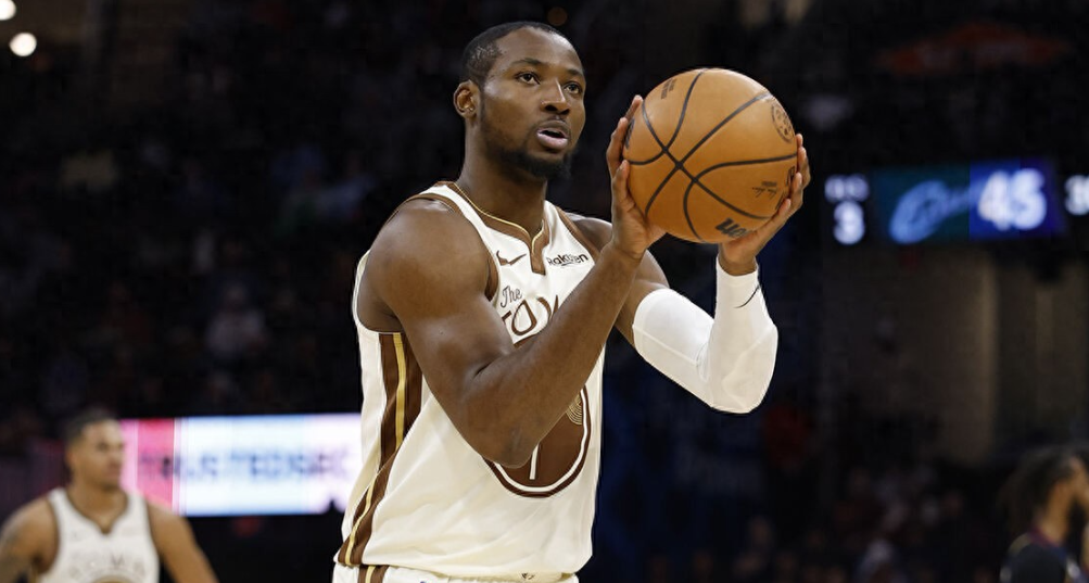 据ESPN记者沙姆斯·查拉尼亚报道，金州勇士将在乔纳森·库明加于1月15日具备被