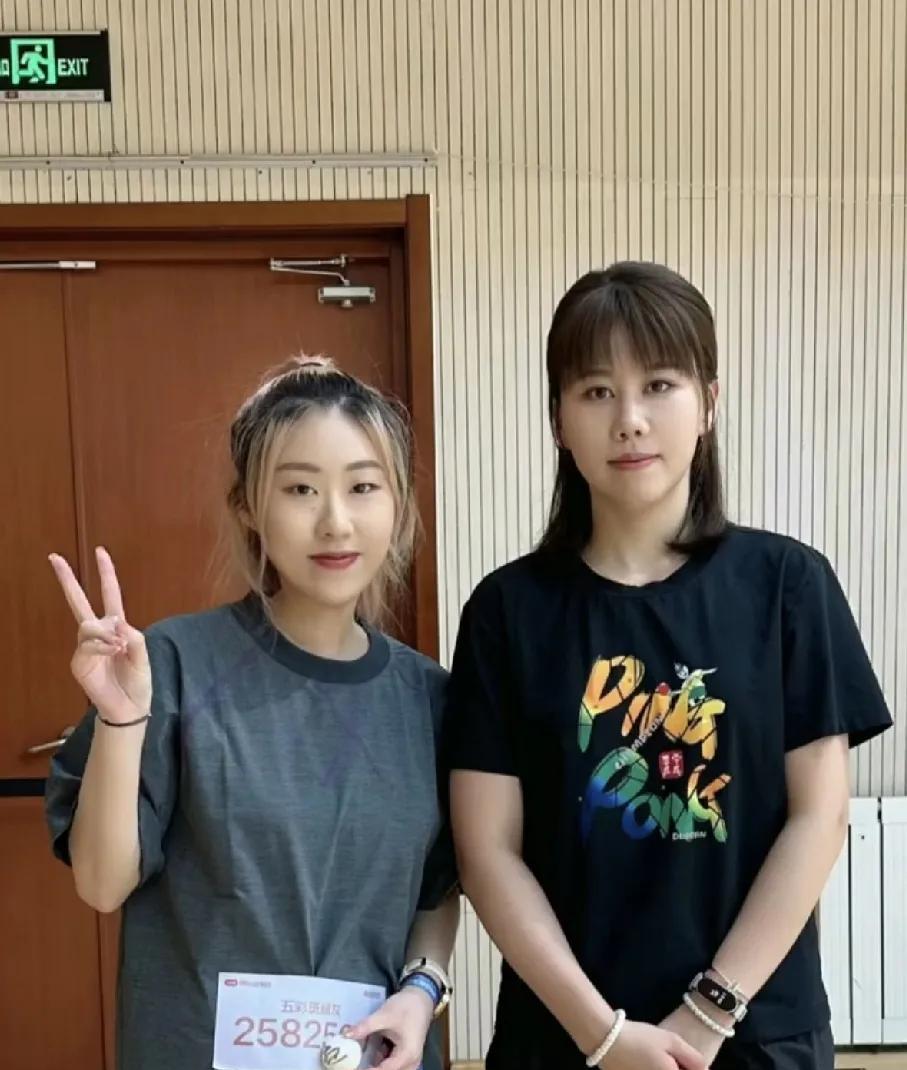 8.2最新鲜的陈幸同合照。
这是我见过最美的陈幸同。
国乒女队真的是平时打球不化