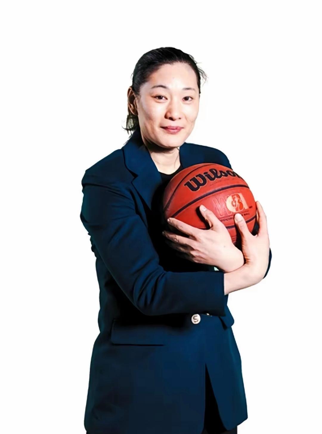 至今未婚的八位篮球大龄女将。
说起潘臻琦今年30岁还在打篮球这事，真让人挺感慨的