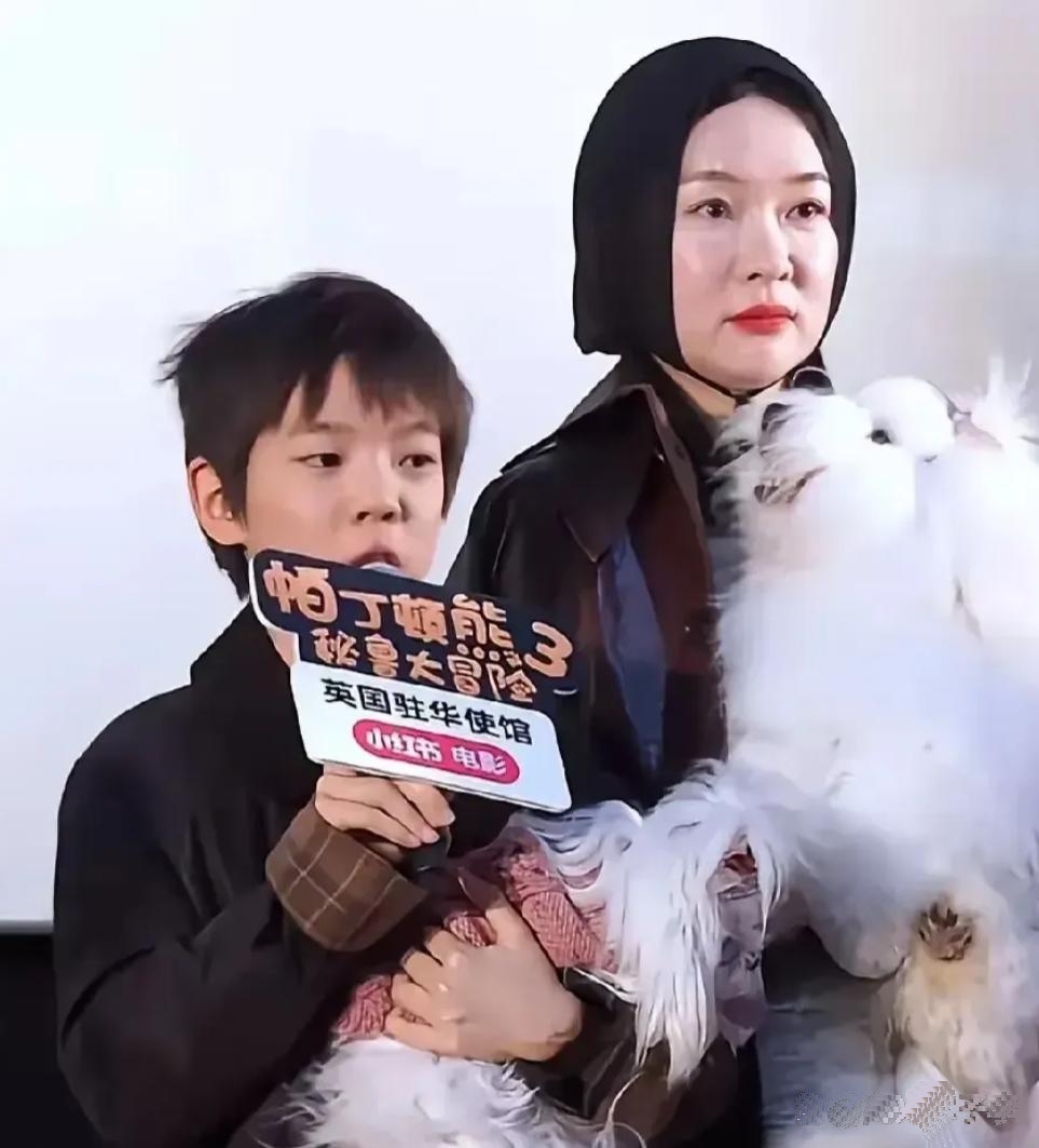 霍思燕，
想当年我觉得她太美了，
现在她看来不想当明星了，
今天看到这张照片，