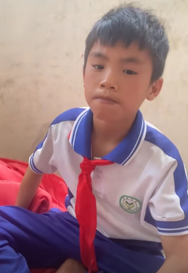 海南赤岭漂流小男孩的姐姐发声：弟弟现在状态很好，爸妈也没有打他，目前弟弟还小，希