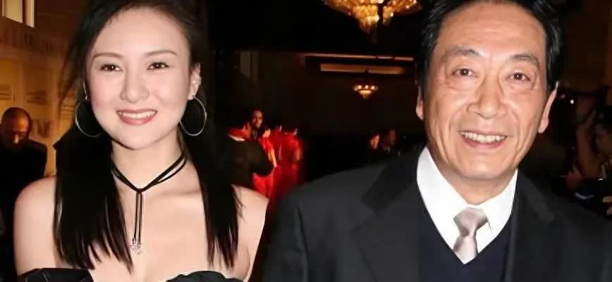 结婚11年，王奎荣和饶芯语现状曝光：一个老态龙钟，一个风韵犹存