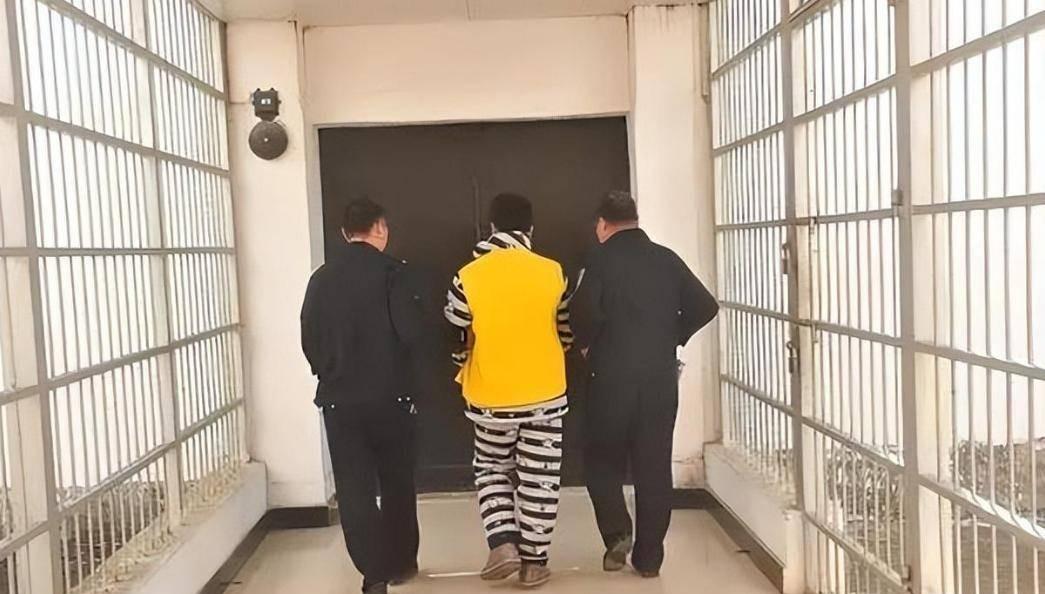 武警老兵现身说法，真实的死刑犯在被执行枪决之前大部分人都浑然不知，直到下车后才全