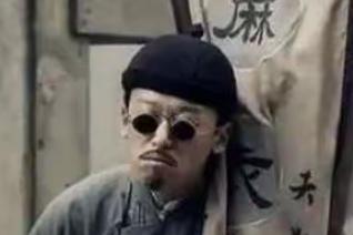现在农村最挣钱的数盲人算命先生，搬个小板凳在街上一坐，每天可收入五六百不成问题，