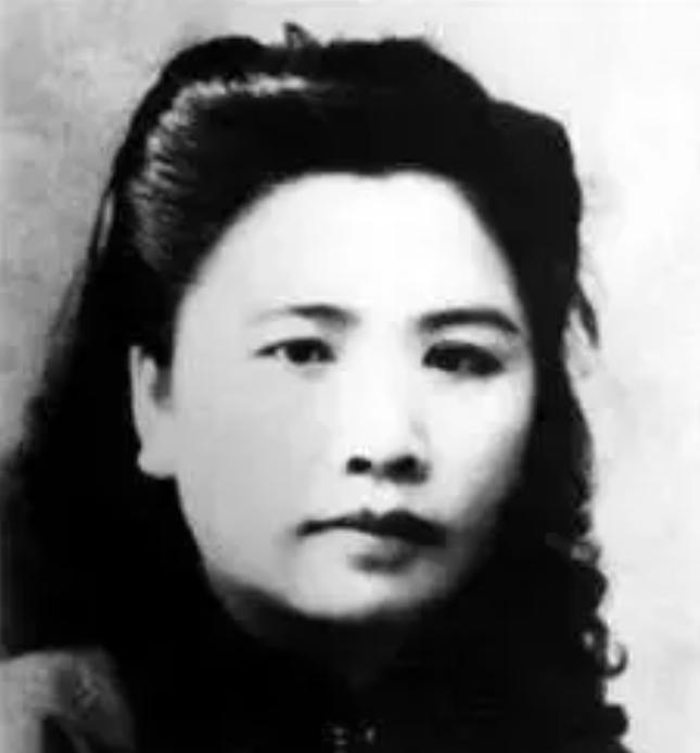 1938年，周总理安排一个女子打入国军内部，谁知她竟嫁给国军高官，身份暴露后，她
