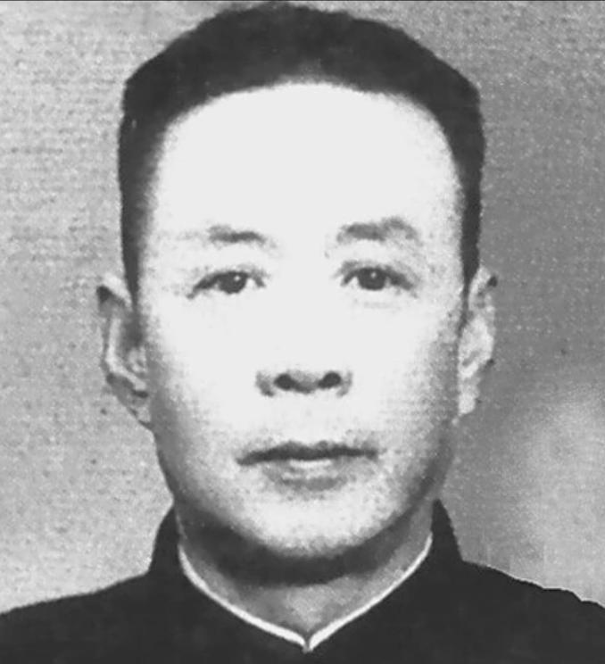 1939年12月，国军中将陈铁，在山西晋城设宴款待彭德怀，席间，陈铁的夫人在倒茶