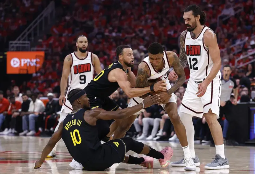 帕金斯：当库里专注起来，他确实能有高水平的防守表现

05月05日讯 今日NBA